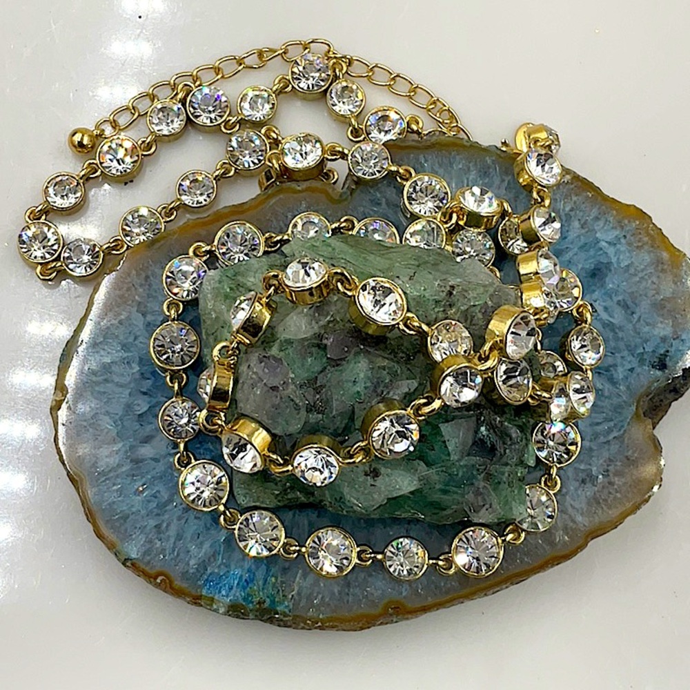 Chico’s 32” Elegant Gold Necklace With 60 Stunning Sparkling Crystals - Picture 4 of 7